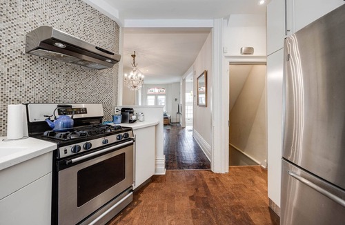 Fashion District House | Multi-Level Bright 4BR Townhome with Den, Patio & BBQ
