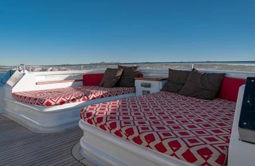 La Paz Boat Rental | 242 m² Houseboat ∙ 5 bedrooms ∙ 10 guests