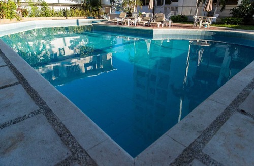 Las Playas Apartment | n3BR/2BA Condo With Pool & AC – Steps to the Beach