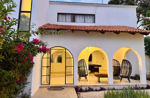 Colonia Campestre House | Naturally bright stay for 4 plus shared pool