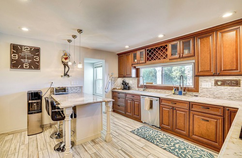 East Shore House | Near Yale & Lighthouse Point Beach: Home w/Pool!