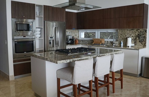 Conchas Chinas Apartment | Nestled on the Edge of the Bay