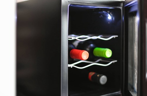 Centro Apartment | New! Apt. w/mini terrace, Netflix, wine cooler, etc. .9 mi. from central sq.