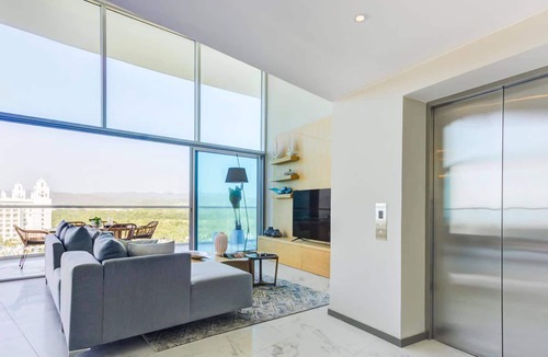 Flamingos Apartment | NEW Beachfront Marítima Penthouse with 2 Pools and Gym