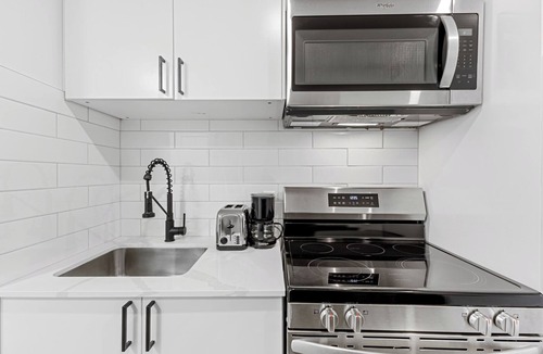 Quartier des Spectacles House | NEW Boho Downtown 10 BIG bedrooms