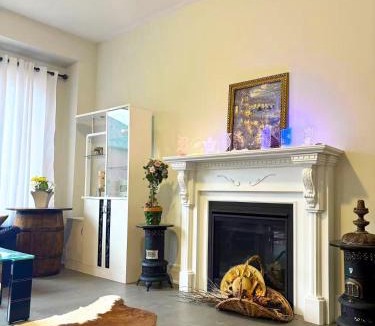 Innisfil House | New Connected Rooms with Shared Bathroom