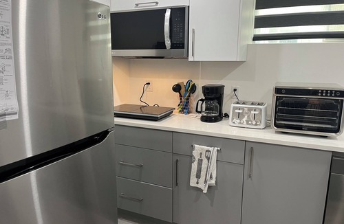 St. James Apartment | New Cozy Luxury Basement Suite- Near the Airport
