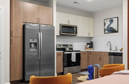 The Gulch Apartment | New! Gulch Grandeur⁣ ⁂ Walk, Shop, Dine! Infinity Pool w/Views+Fire pits+Studios
