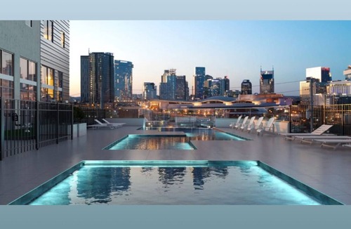 The Gulch Apartment | New! Gulch Grandeur⁣ ⁂ Walk, Shop, Dine! Infinity Pool w/Views+Fire pits+Studios