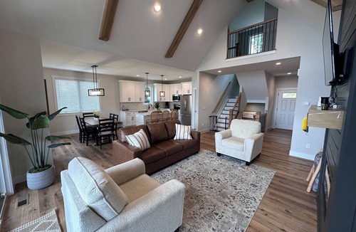 Williamstown House | NEW! Lakefront Getaway - Stunning Views - 7 Miles from The Ark