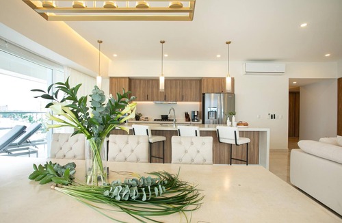 Las Glorias Condo | New Large 4 Bedroom & 4 Bathroom Beachfront Condo Puerto Vallarta Harbor 801