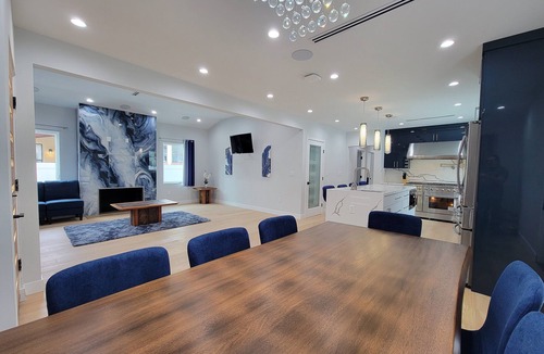Los Angeles House | New luxury 3 bedroom home next to La Cienega Plaza