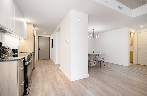 Quartier des Spectacles Apartment | New Luxury Unit in Heart of MTL 701 | Metro access