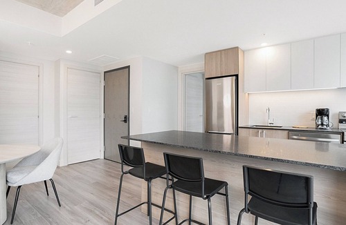 Quartier des Spectacles Apartment | New Luxury Unit in Heart of MTL 903 | Metro access