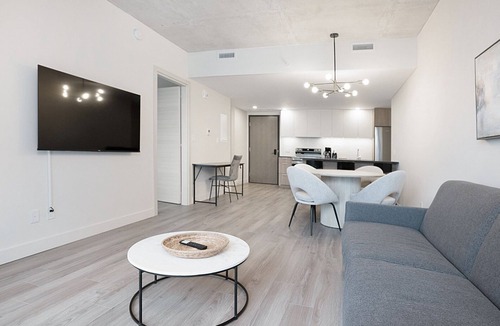 Quartier des Spectacles Apartment | New Luxury Unit in Heart of MTL 906 | Metro access