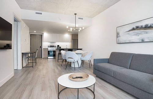 Quartier des Spectacles Apartment | New Luxury Unit in Heart of MTL 906 | Metro access