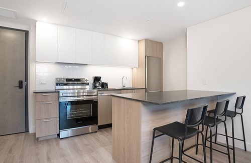 Quartier des Spectacles Apartment | New Luxury Unit in Heart of MTL 906 | Metro access