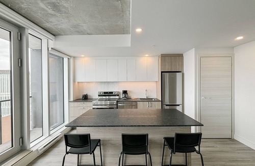 Quartier des Spectacles Apartment | New Luxury Unit in Heart of MTL 909 | Metro access