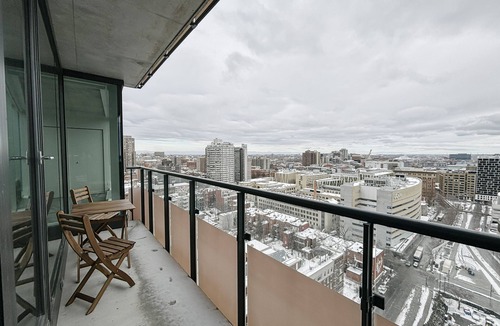 Quartier des Spectacles Apartment | New Luxury Unit in Heart of MTL 909 | Metro access