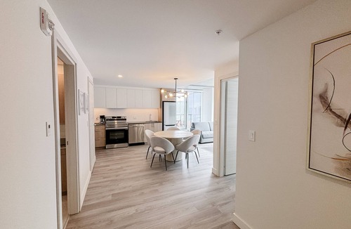Quartier des Spectacles Apartment | New Luxury Unit in Heart of MTL 910 | Metro access