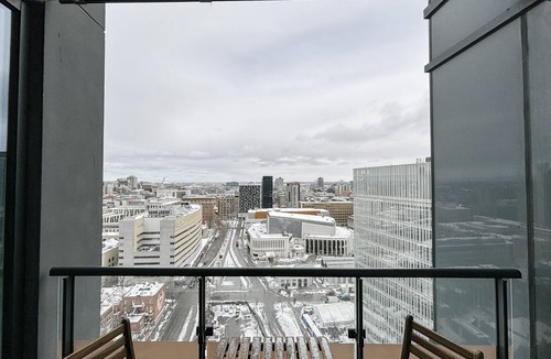 Quartier des Spectacles Apartment | New Luxury Unit in Heart of MTL 810 | Metro access