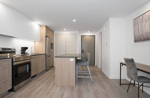 Quartier des Spectacles Apartment | New Luxury Unit in Heart of MTL 811 | Metro access