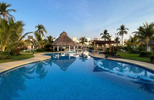 Boulevard Barra Vieja House | New Modern Acapulco Diamante House Getaway with Pool View and Beach Club