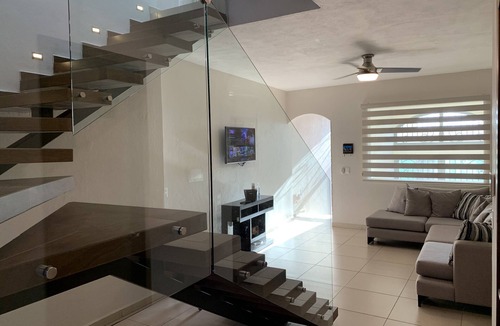 Zapotlanejo House | New modern home with parking onsite. Walking disctance from the center plaza