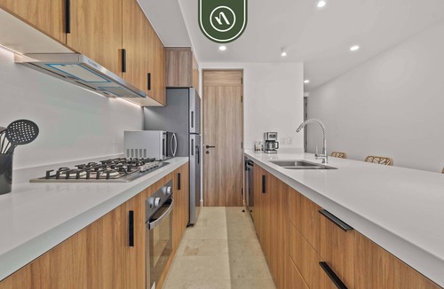 Lazaro Cardenas Apartment | New Oceanfront 2 BR Condo - Gym - Beach - Pool