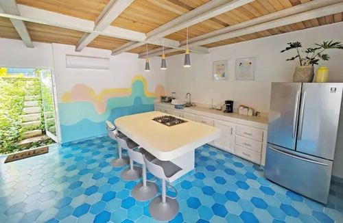 North End Apartment | New + Super Fast WiFi + Free BeachClub Daily Access + Amazing Location