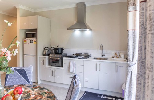 Pukekohe Apartment | New two B/room house attached to house