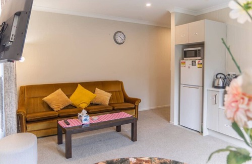 Pukekohe Apartment | New two B/room house attached to house
