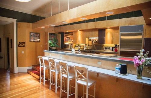 Central Area Apartment | New York Style Loft Located In A Historic Building In Downtown Salem, Oregon.