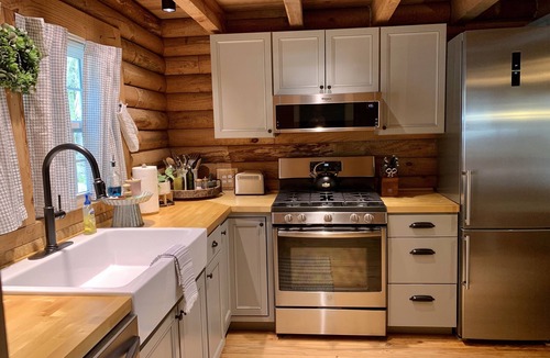 Mentone Cabin | Newly remodeled log cabin near DeSoto State Park & Mentone