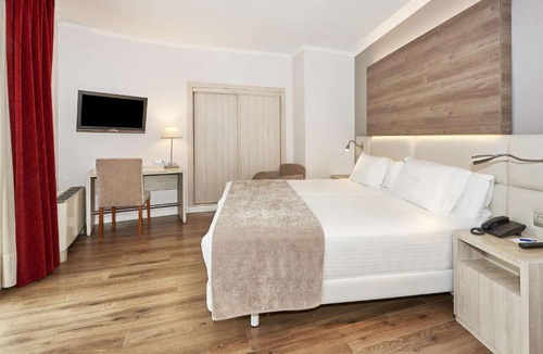 La Trinidad-San Juan y Todos los Santos Hotel | NH Córdoba Califa
