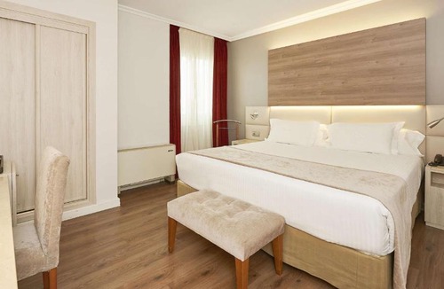 La Trinidad-San Juan y Todos los Santos Hotel | NH Córdoba Califa