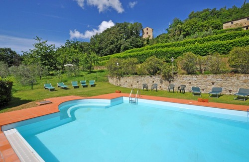 Capolona Apartment | Nice apartment for 2 guests with pool, WIFI, TV, panoramic view and parking, close to Arezzo