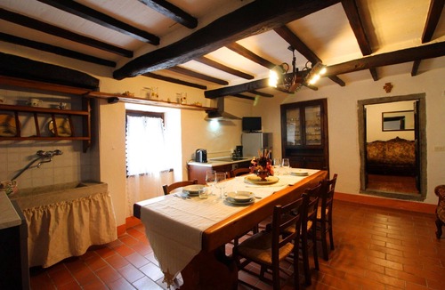Pieve di Chio Apartment | Nice apartment for 4 people with pool, WIFI, TV and balcony