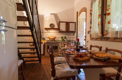 Peccioli Apartment | Nice apartment for 7 people with A/C, pool, WIFI, TV, pets allowed and panoramic view