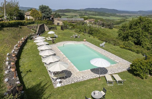 Radicondoli Villa | Nice apartment in villa for 4 people with WIFI, pool, veranda and panoramic view