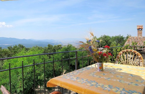 Roccastrada Villa | Nice apartment in villa for 8 guests with WIFI, TV, patio and pets allowed