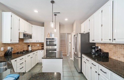 Flower Mound House | Nice heated pool & spa w BBQ near DFW-sleeps 10-14 Stylish Paradise