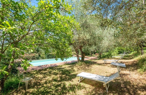 Siena Apartment | ‘Nido Blu Loft’ Apartment with Shared Pool, Private Garden, and Wi-Fi