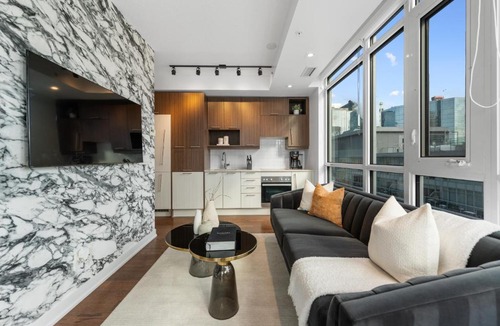 Downtown Toronto Apartment | NoMad Suites - Toronto's Entertainment District