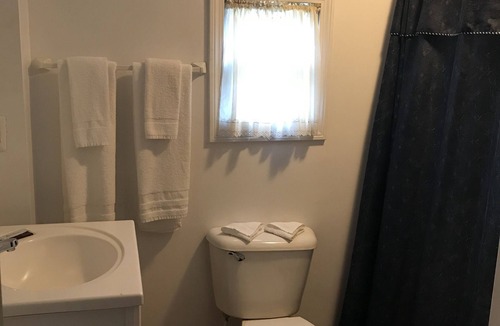 Upper Village Hotel | Northern Peaks Motor Inn