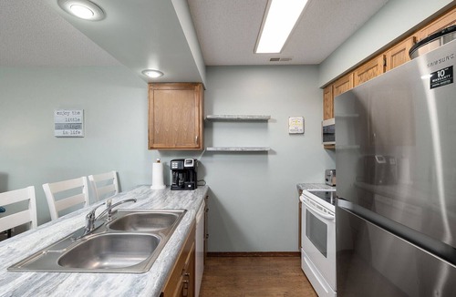 Branson West Condo | Notch Estates★WALKIN 2 KING BEDS★Free Boat Trailer Parking★1Mi to SDC