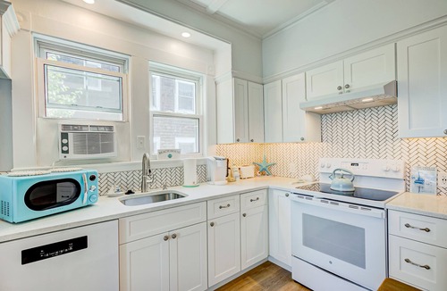 Gloucester House | Ocean front and 3 beaches across,parks, short walk to historic downtown!