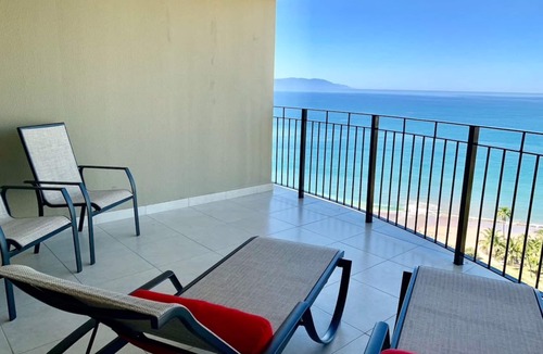 Puerto Vallarta Apartment | Ocean front Apartment Grand Venetian 1
