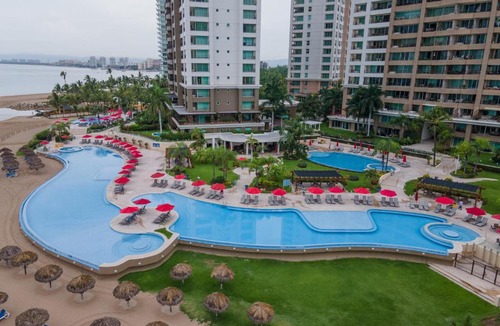 South Hotel Zone Apartment | Ocean Front Condo Sleeps 4 Adults-Grand Venetian T3000-1606