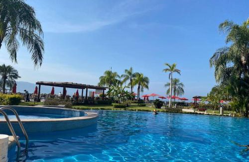 South Hotel Zone Apartment | Ocean front Grand Venetian corner condo